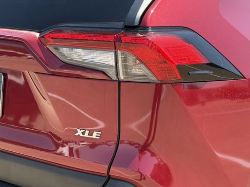 Used 2019 Toyota RAV4 XLE Premium FWD image 7