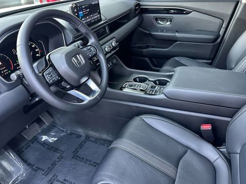 Used 2025 Honda Pilot Touring image 12