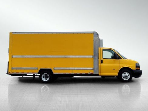 Used 2019 GMC Savana 3500 Extended w/ Driver Convenience Package image 4