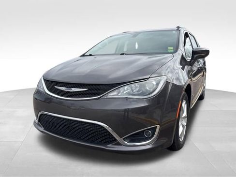 Used 2017 Chrysler Pacifica Touring-L Plus w/ Tire & Wheel Group image 1
