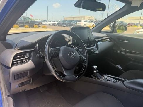 Used 2019 Toyota C-HR XLE FWD image 9