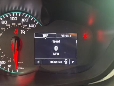 Used 2019 Chevrolet Trax LT w/ Sun & Sound Package AWD/4WD image 17