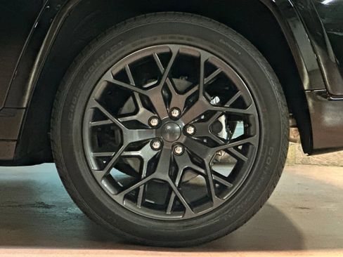 New 2025 Jeep Grand Cherokee Summit image 25