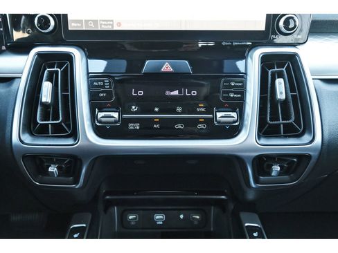 Used 2023 Kia Sorento EX image 28