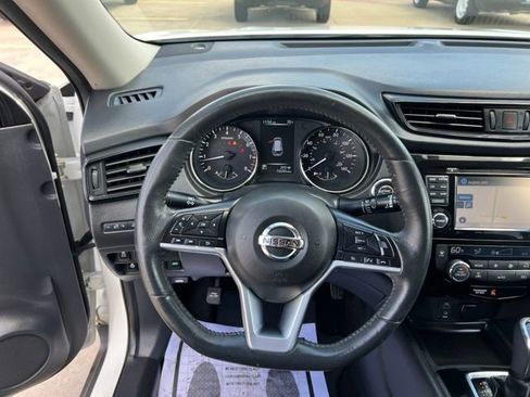 Used 2017 Nissan Rogue SV w/ SV Premium Package FWD image 29