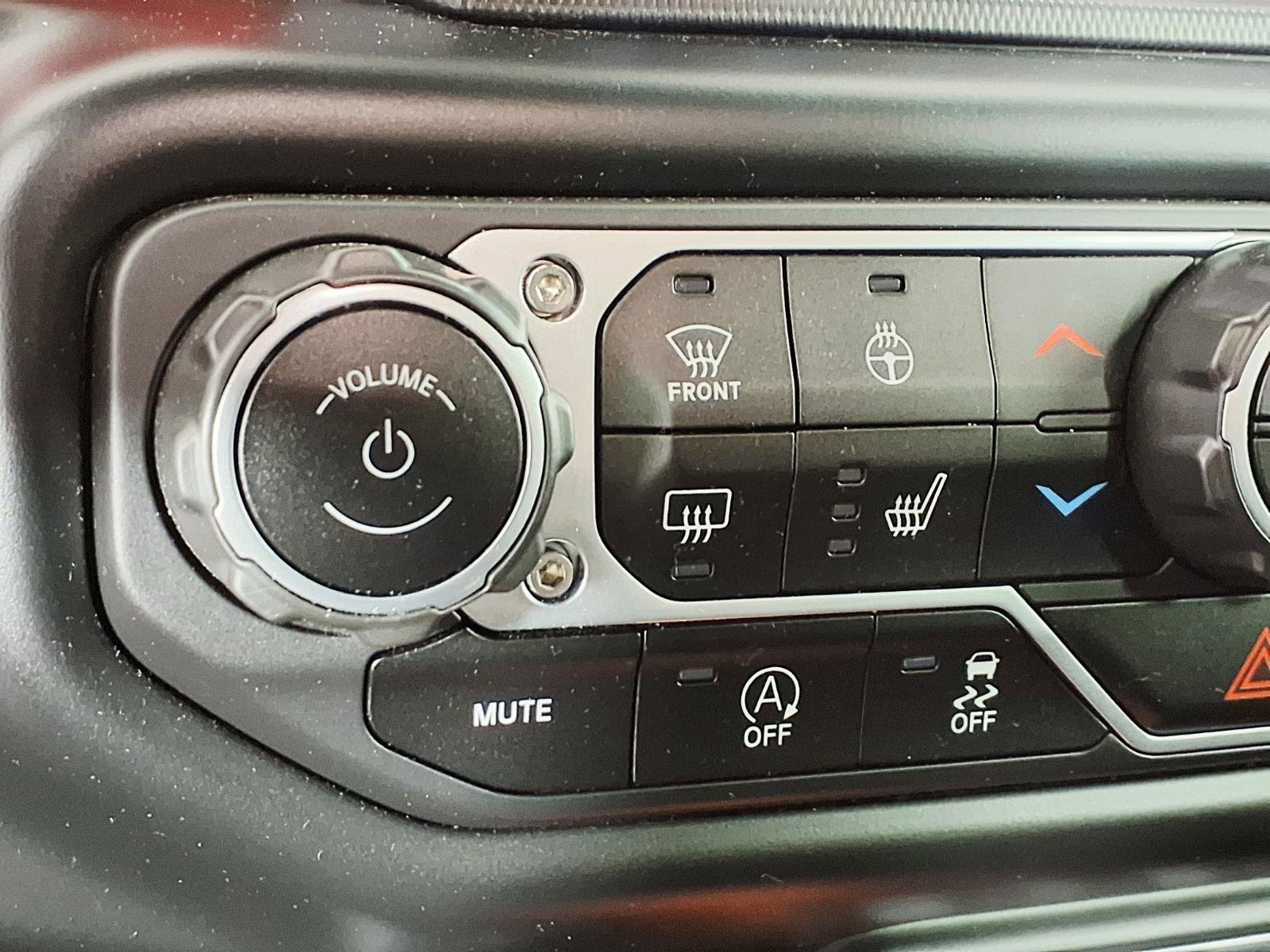 Used 2022 Jeep Wrangler Unlimited Rubicon w/ LED Lighting Group AWD/4WD image 19
