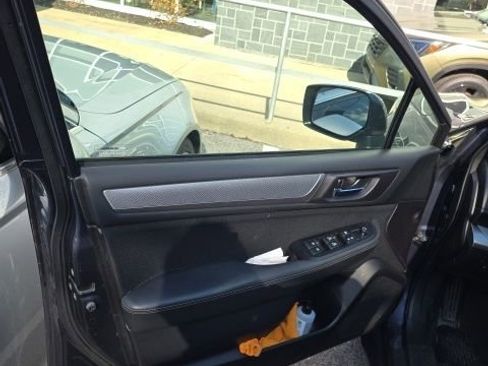 Used 2017 Subaru Outback 2.5i Premium image 18