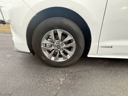 Used 2021 Toyota Sienna LE image 10