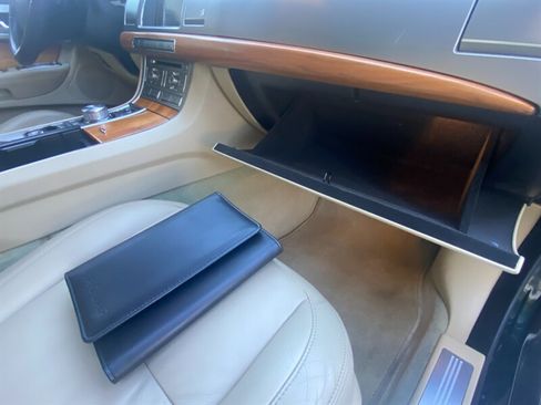 Used 2010 Jaguar XF Luxury image 36