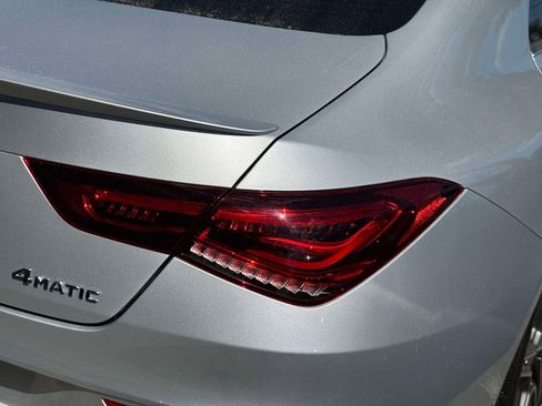 Used 2022 Mercedes-Benz CLA 250 4MATIC image 11
