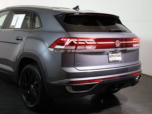 Used 2025 Volkswagen Atlas Cross Sport SE AWD/4WD image 11