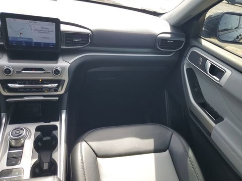 Used 2022 Ford Explorer XLT w/ Equipment Group 202A RWD image 27