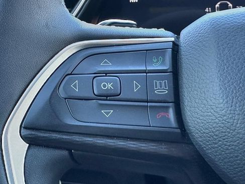 Used 2024 Jeep Grand Cherokee L Altitude AWD/4WD image 17