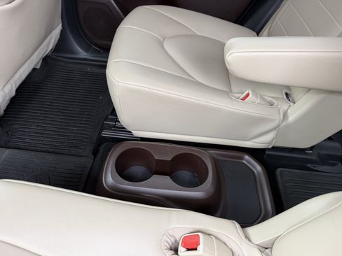 Used 2022 Toyota Highlander XLE image 16