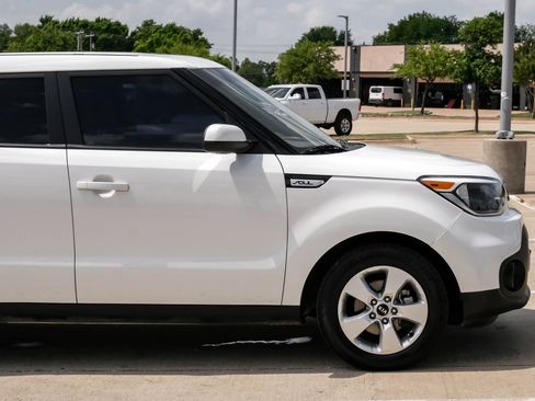 Used 2017 Kia Soul w/ Convenience Package FWD image 9