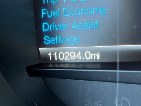 Used 2018 Ford Edge Titanium FWD image 29