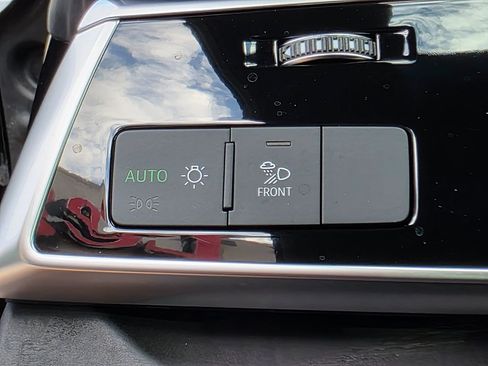 Used 2023 Audi Q8 Premium Plus image 52