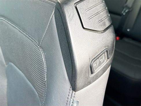 Used 2023 Land Rover Defender 90 SE image 29