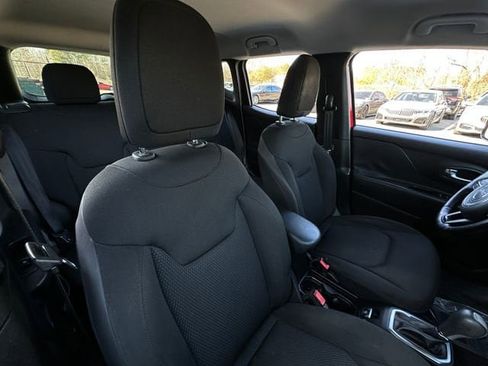 Used 2018 Jeep Renegade Altitude AWD/4WD image 34