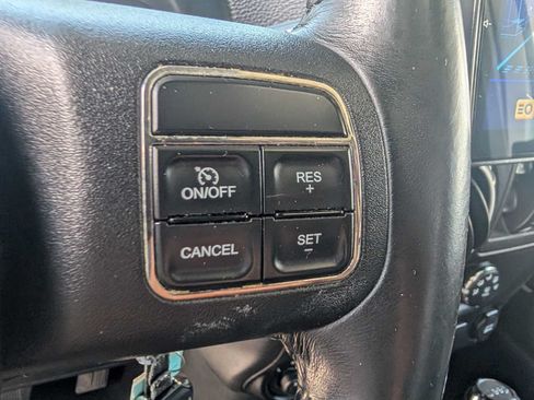 Used 2012 Jeep Wrangler Unlimited Sahara w/ Connectivity Group AWD/4WD image 18