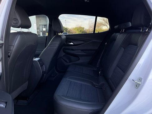 Used 2025 Buick Envista Preferred image 11