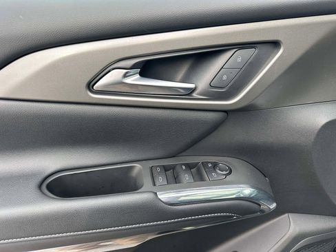 Used 2025 Chevrolet Traverse LT w/ Sun and Wheel Package image 23