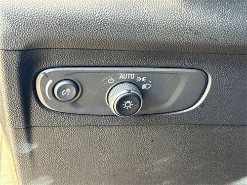 Used 2023 Buick Envision Essence image 37