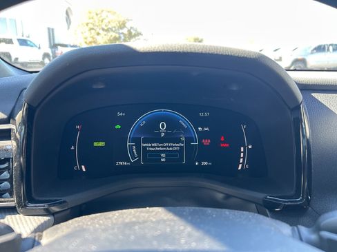 Used 2025 Toyota Camry SE w/ Convenience Package image 15