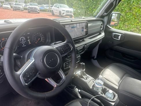 Used 2024 Jeep Wrangler Unlimited Sahara w/ Technology Group AWD/4WD image 10
