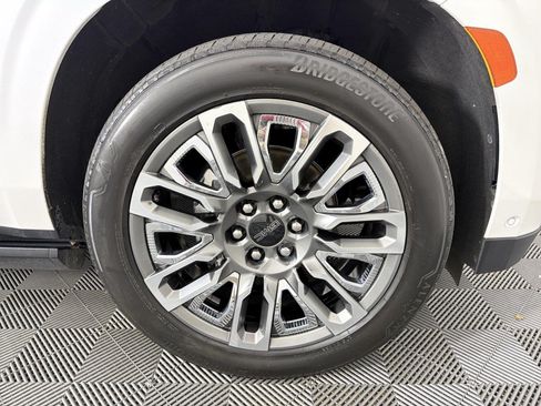 Used 2023 GMC Yukon XL Denali Ultimate AWD/4WD image 10
