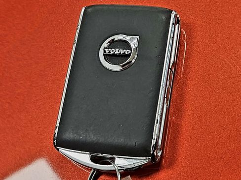 Used 2019 Volvo S60 T5 R-Design image 40