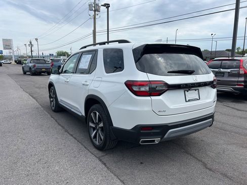 Used 2023 Honda Pilot Touring image 3