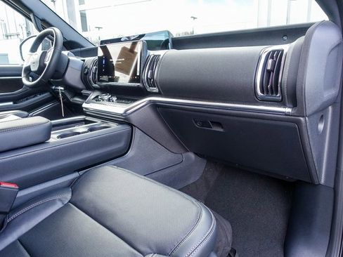 New 2026 Ford Expedition Max Platinum image 28