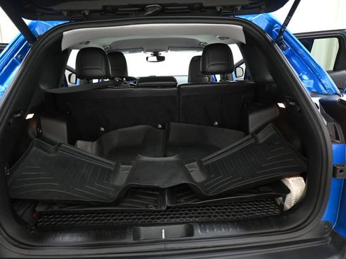 Used 2019 Jeep Cherokee Trailhawk w/ Comfort/Convenience Group AWD/4WD image 22