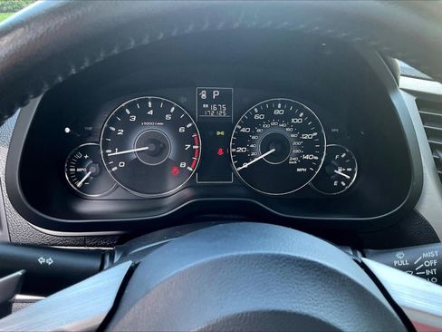 Used 2010 Subaru Legacy 2.5i Premium image 12