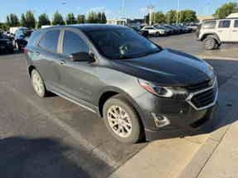 Used 2021 Chevrolet Equinox LS w/ LS Convenience Package AWD/4WD image 2