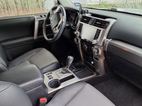 Used 2020 Toyota 4Runner SR5 Premium image 4