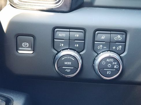 Used 2024 GMC Sierra 1500 AT4 w/ Technology Package AWD/4WD image 22