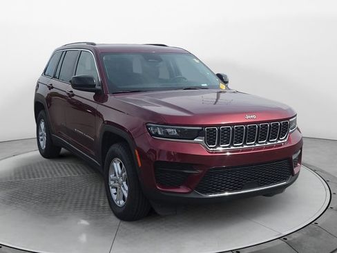Used 2024 Jeep Grand Cherokee Laredo RWD image 7