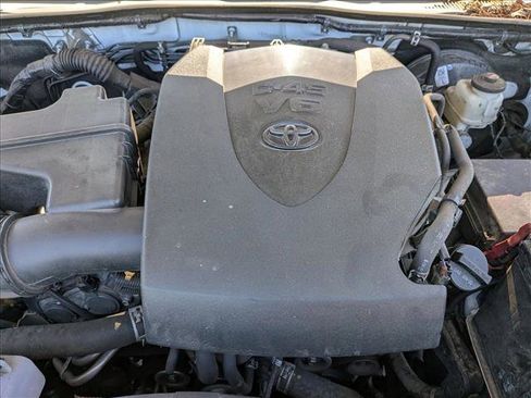 Used 2022 Toyota Tacoma SR5 RWD image 22