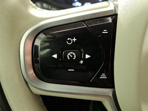 Used 2022 Volvo V60 T5 Cross Country w/ Advanced Package image 22