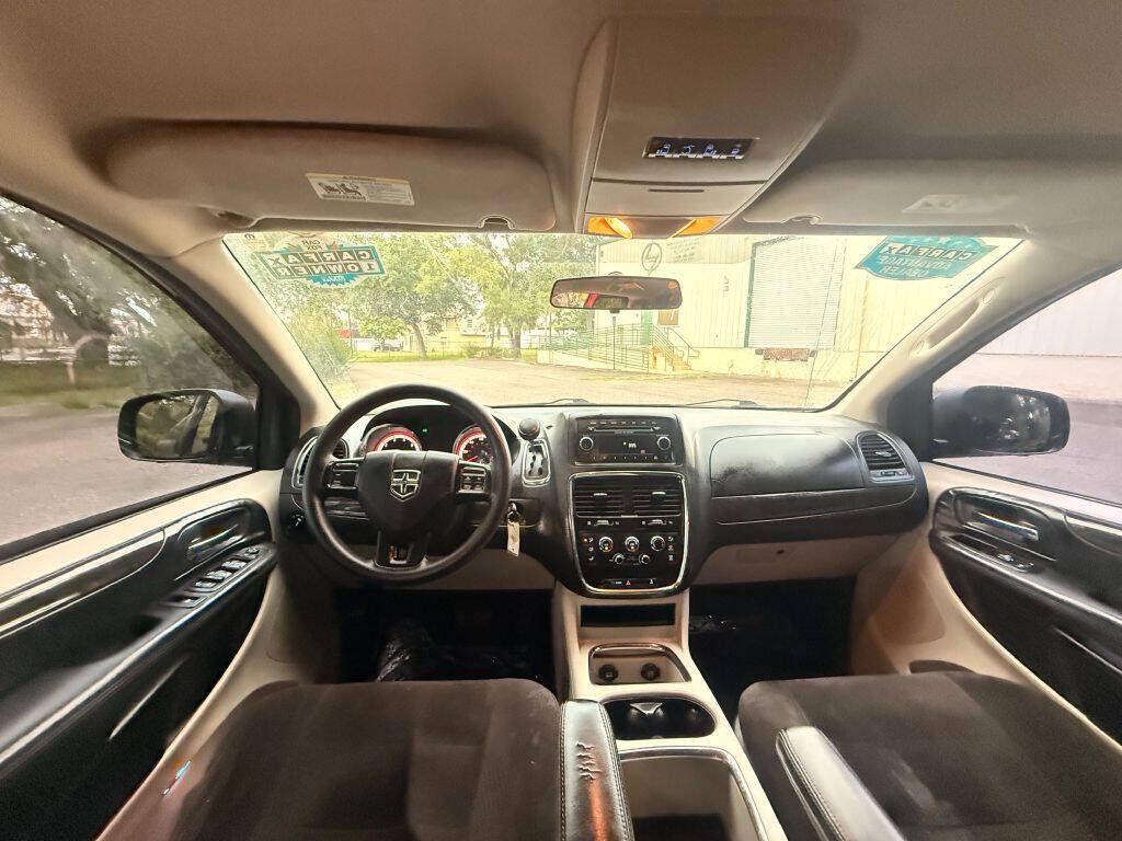 Used 2014 Dodge Grand Caravan SXT FWD image 12