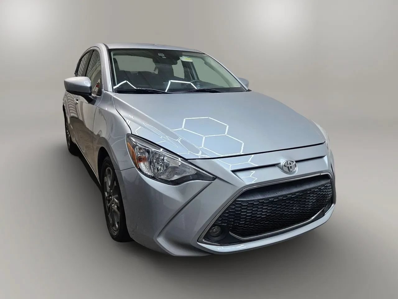 Used 2019 Toyota Yaris LE FWD image 2
