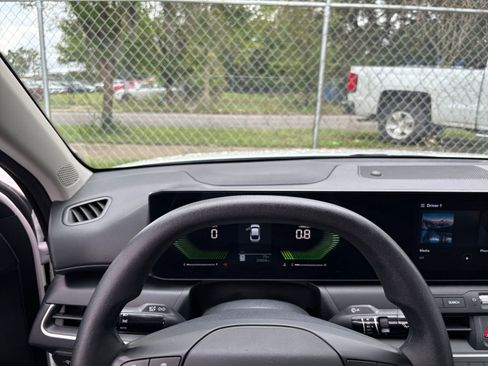 Used 2025 Kia K4 FWD image 33
