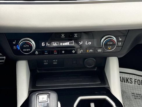 Used 2025 Mitsubishi Outlander AWD image 24