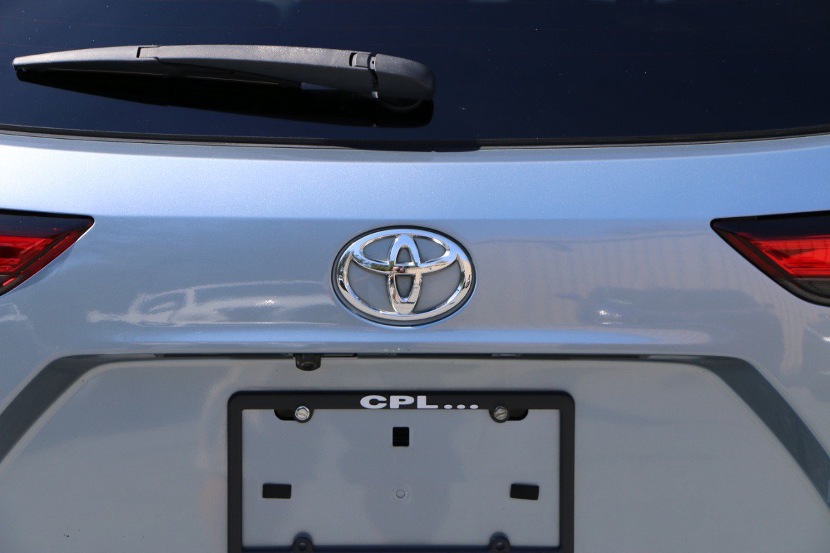 Used 2022 Toyota Highlander LE FWD image 5