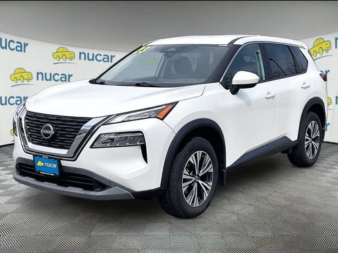 Used 2023 Nissan Rogue SV image 3