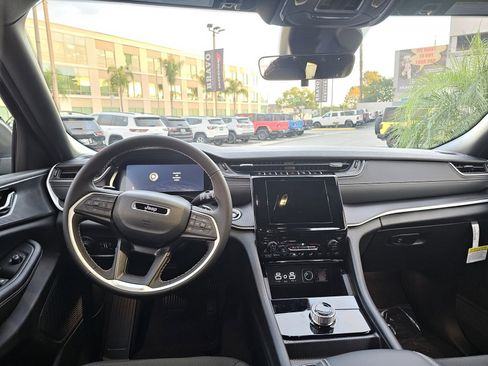 New 2025 Jeep Grand Cherokee L Laredo image 27