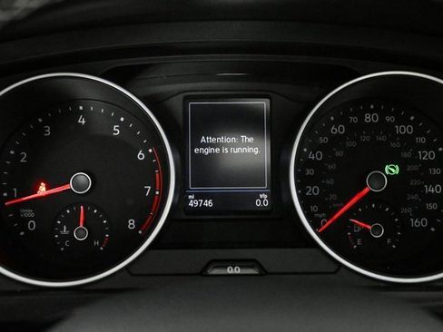 Used 2021 Volkswagen Tiguan SE w/ Panoramic Sunroof Package image 13