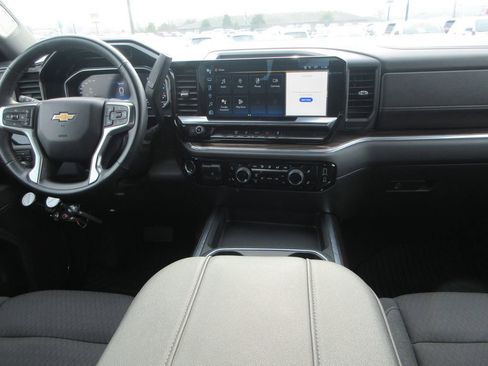 Used 2024 Chevrolet Silverado 3500 LT w/ Convenience Package image 18